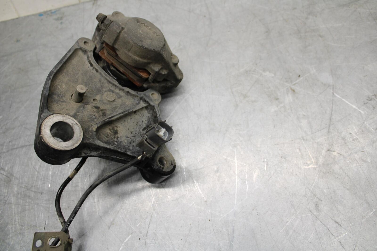 07-08 KAWASAKI CONCOURS 1400 ABS REAR BACK BRAKE CALIPER W MOUNT BRACKET BB449