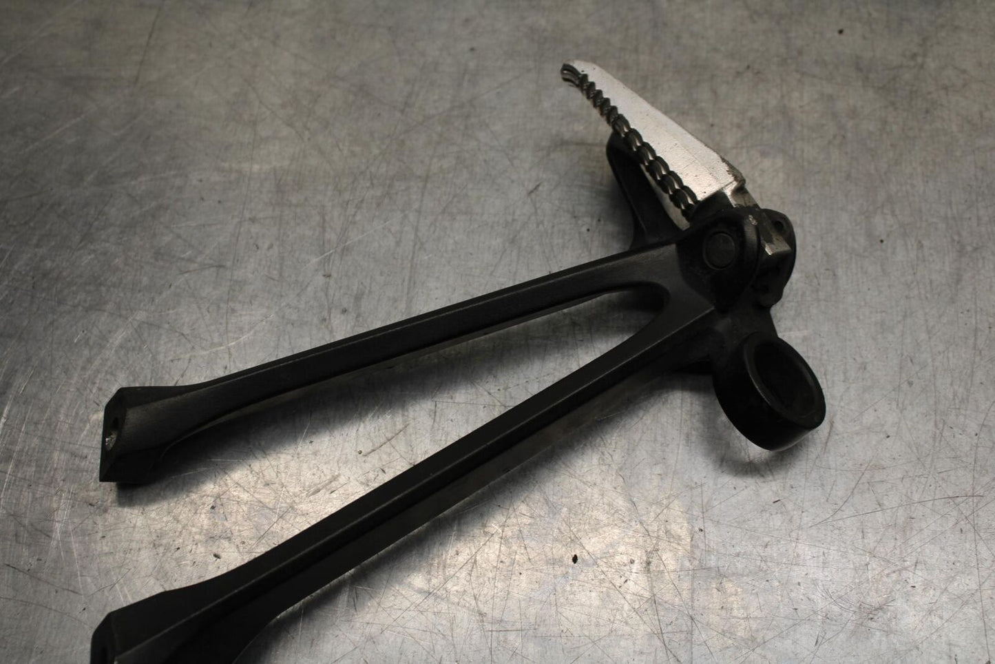 2011 Suzuki GSXR1000 REAR FOOT RESTS PEGS STEPS SET PAIR BB96