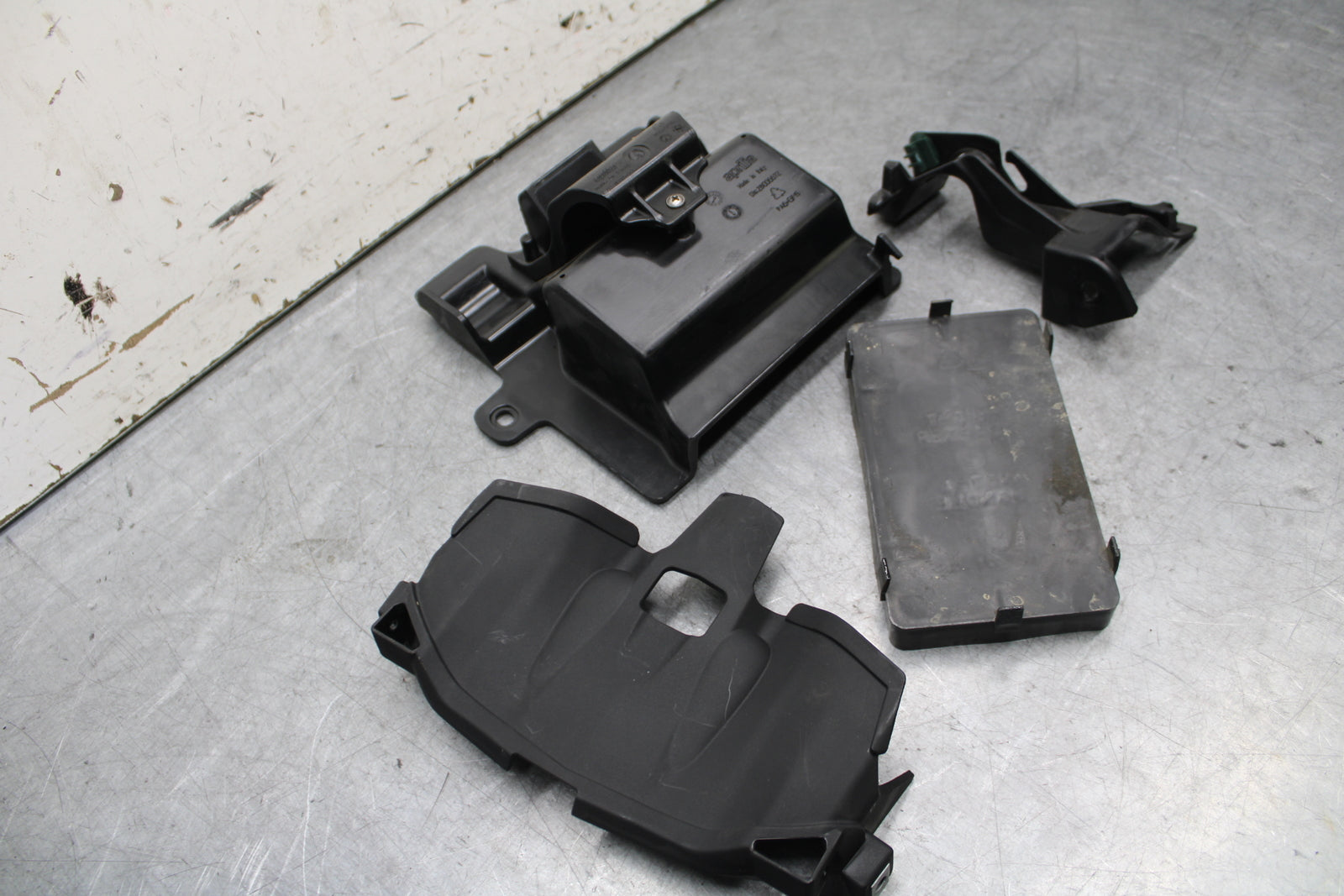 20-23 APRILIA RS660 MISCELLANEOUS INNER FAIRING COWL TRIM COVER PAN BB667