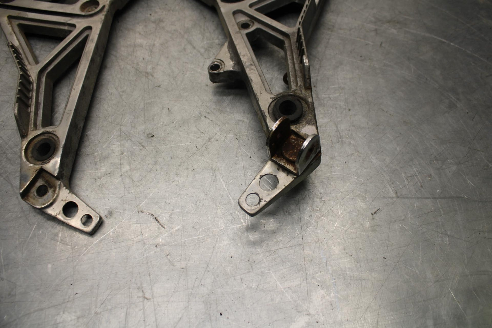 84-85 YAMAHA FJ1100 LEFT RIGHT REARSET REAR SET DRIVER PEG BRACKETS MOUNTS BB29