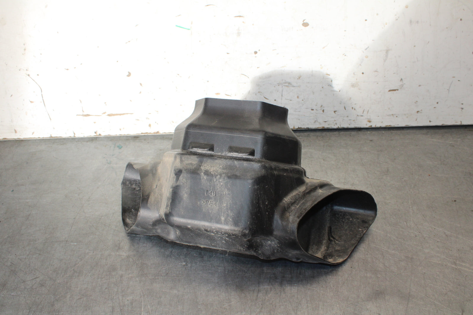 09-14 YAMAHA YZF R1 RAM AIR INTAKE TUBE DUCT BB696