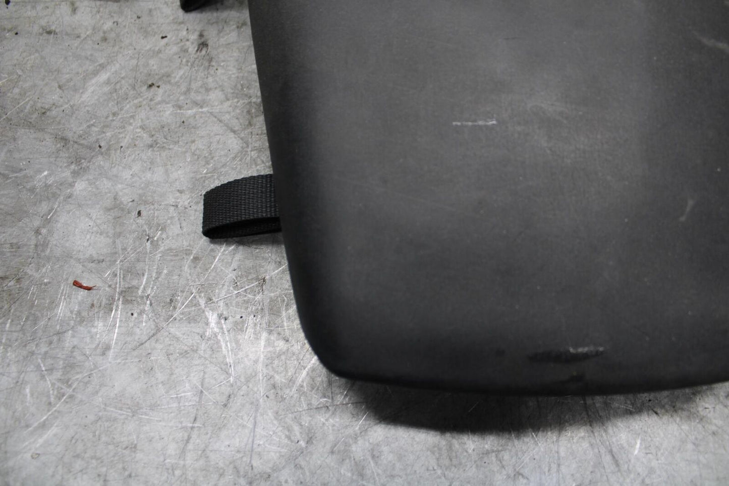 2002 Yamaha YZF R6 REAR BACK PASSENGER TANDEM SEAT PAD SADDLE PILLION BB545