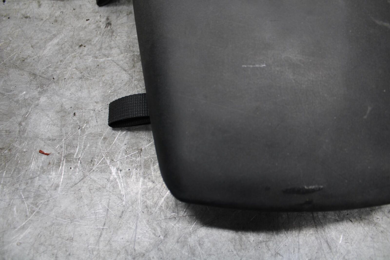2002 Yamaha YZF R6 REAR BACK PASSENGER TANDEM SEAT PAD SADDLE PILLION BB545