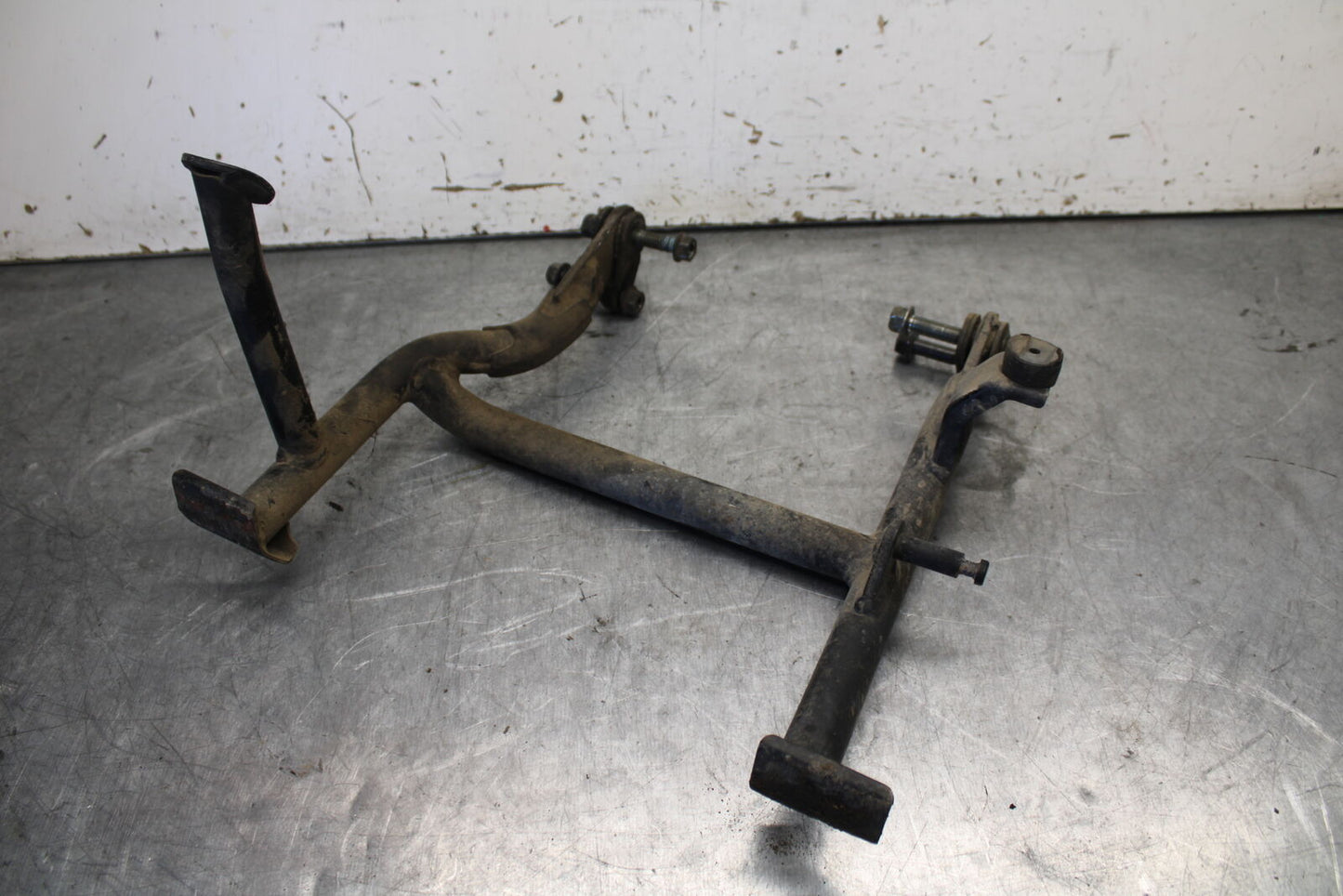 07-09 YAMAHA FZ6 CENTER MAIN STAND 5VX-27111-03-00 BB713
