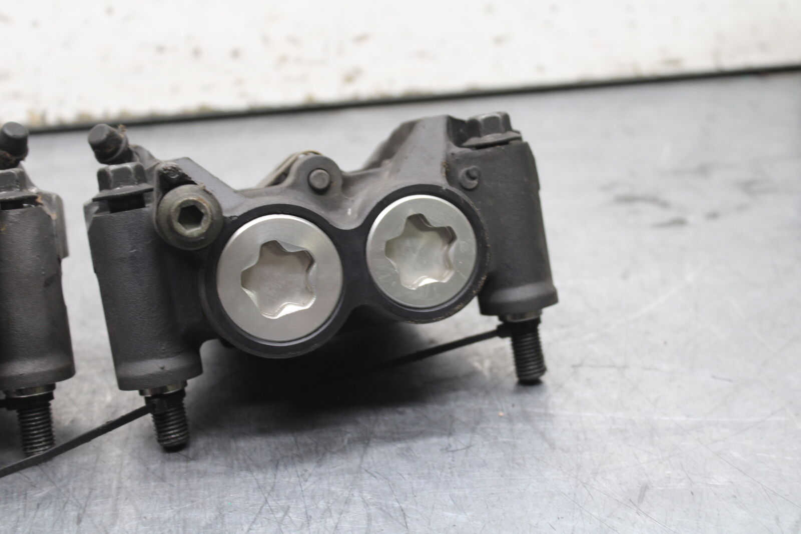 06 YAMAHA YZF R6 RIGHT LEFT FRONT BRAKE CALIPER SET PAIR CALIPERS BB716