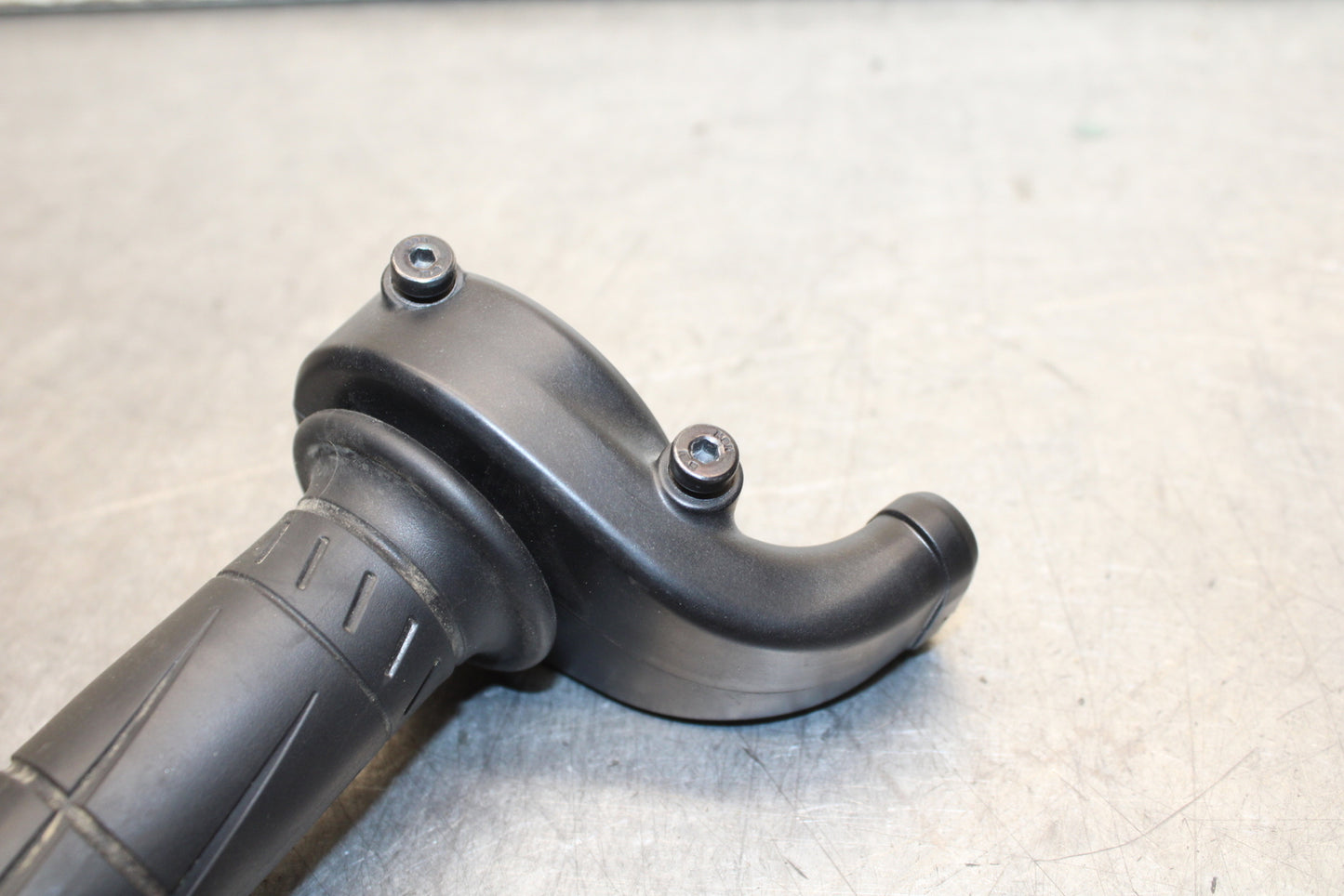 16 KAWASAKI NINJA ZX10R THROTTLE CABLE HOUSING AND TUBE BB650