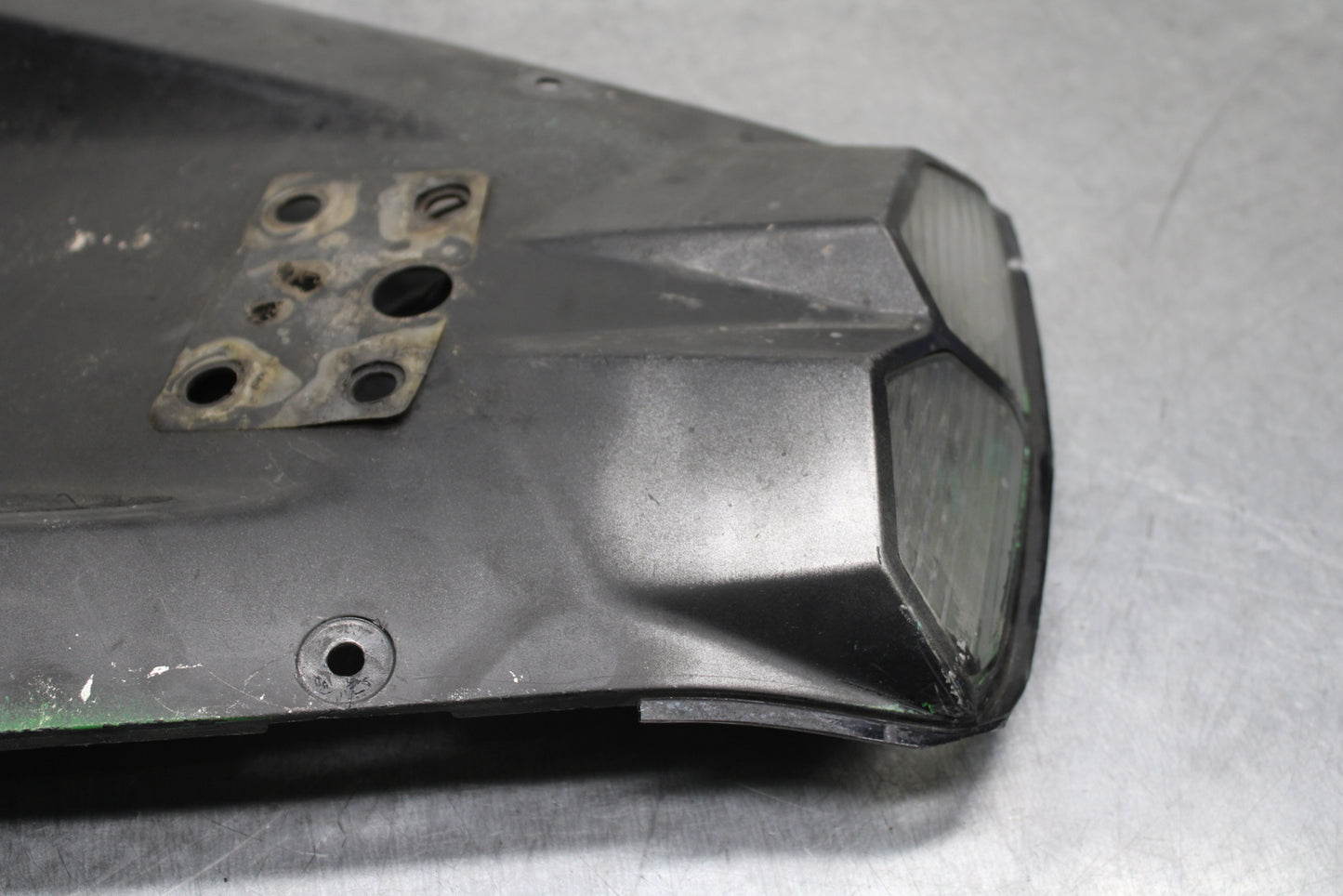 03-05 YAMAHA YZF R6  REAR BACK TAIL UNDERTAIL FAIRING COWL FENDER BB751