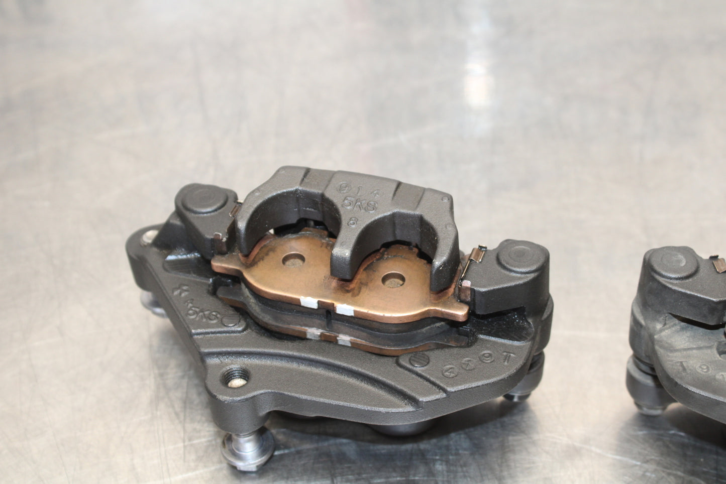 09-15 YAMAHA FZ6R RIGHT LEFT FRONT BRAKE CALIPER SET PAIR CALIPERS BB161