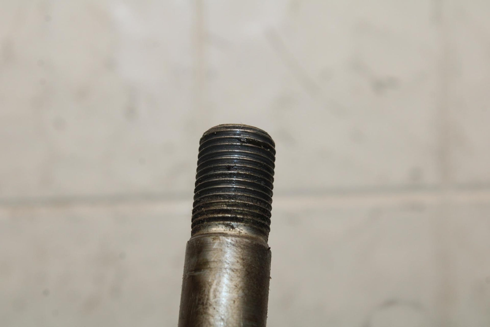 2004 Suzuki Intruder 1500 VL1500 FRONT WHEEL RIM AXLE PIVOT BOLT BB573
