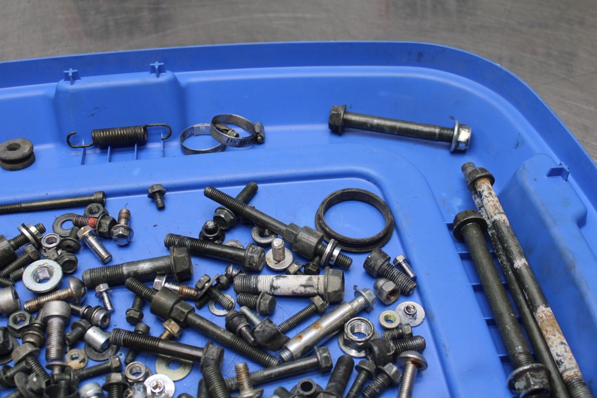 06 KAWASAKI VULCAN 900 MOUNTING BOLTS HARDWARE MOTOR SCREWS BB799