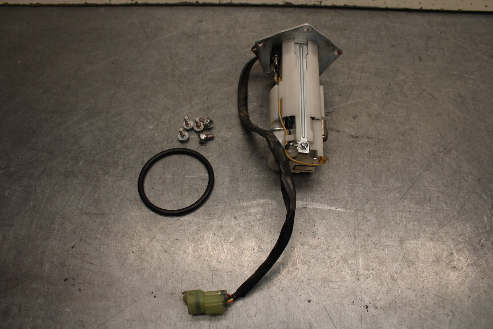 16 KAWASAKI NINJA ZX10R FUEL PUMP GAS PETROL SENDER UNIT 49040-0750 BB650