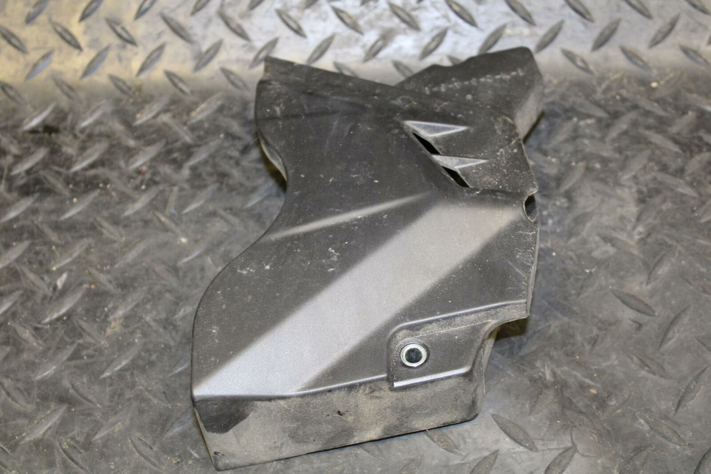 19 YAMAHA YZF R3 ENGINE SPROCKET COVER BB177