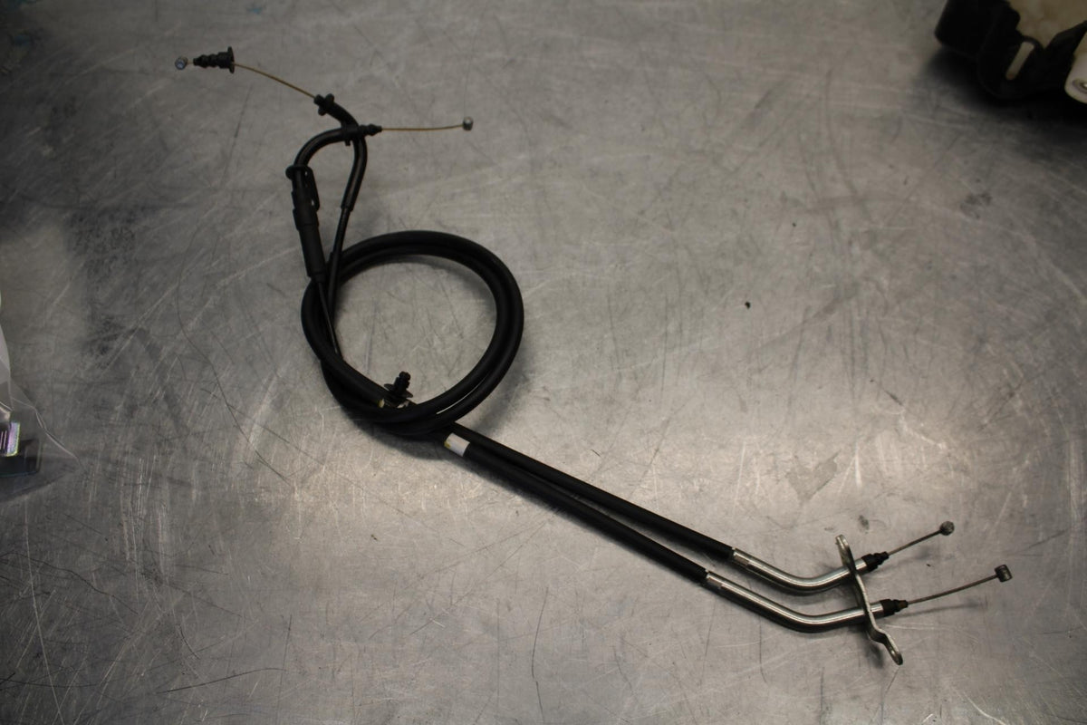 17-18 YAMAHA YZF R3 THROTTLE CABLES LINES  BB438