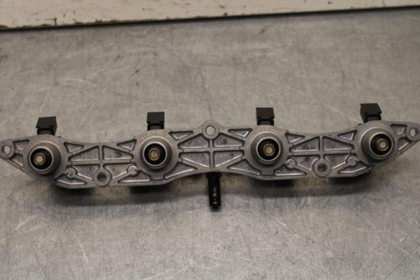 09-12 KAWASAKI NINJA ZX6R SECONDARY FUEL INJECTORS TOP AIRBOX GAS RAIL BB640