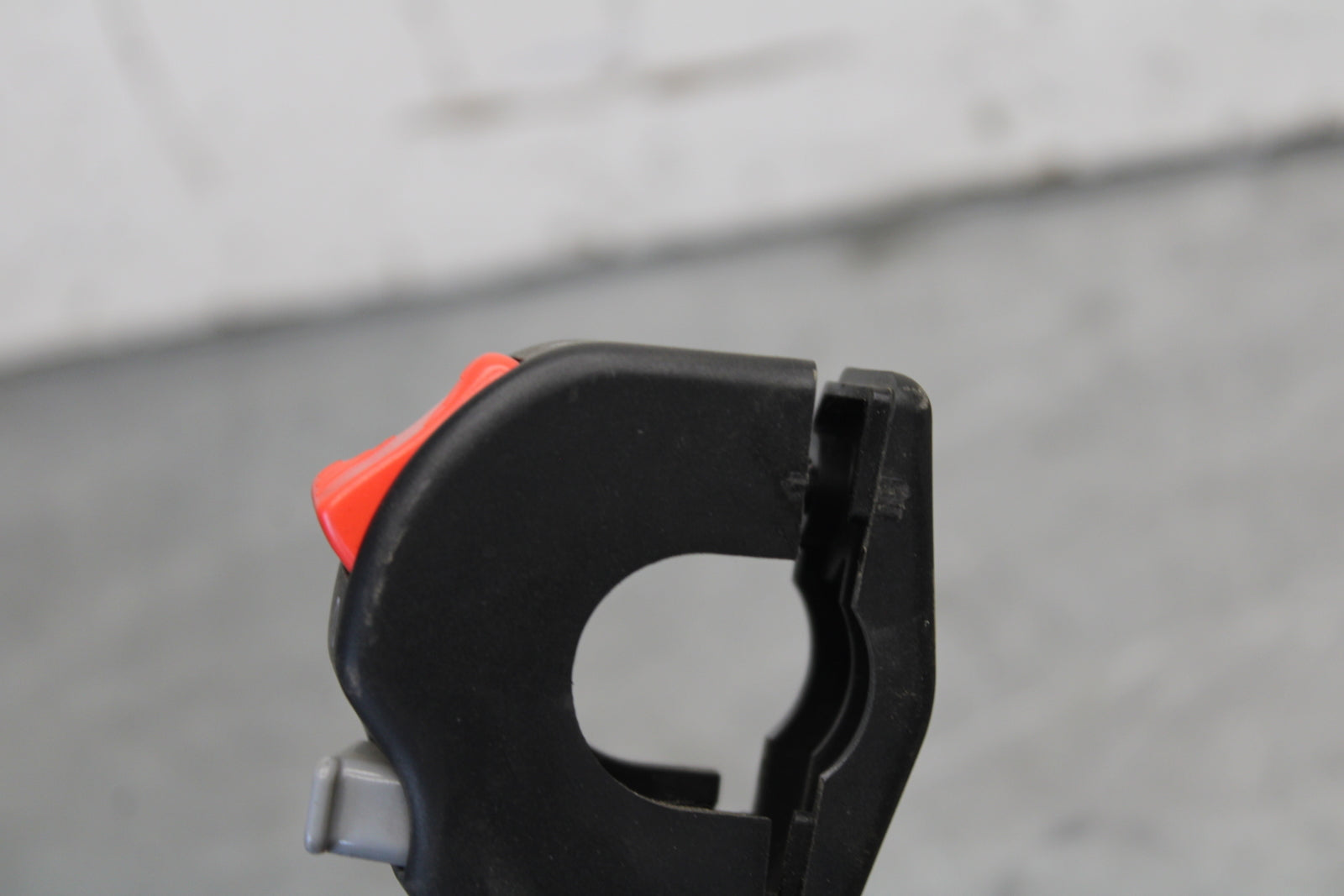 13-18 KAWASAKI NINJA ZX6R RIGHT CLIP ON HANDLE KILL OFF START SWITCHES  BB682