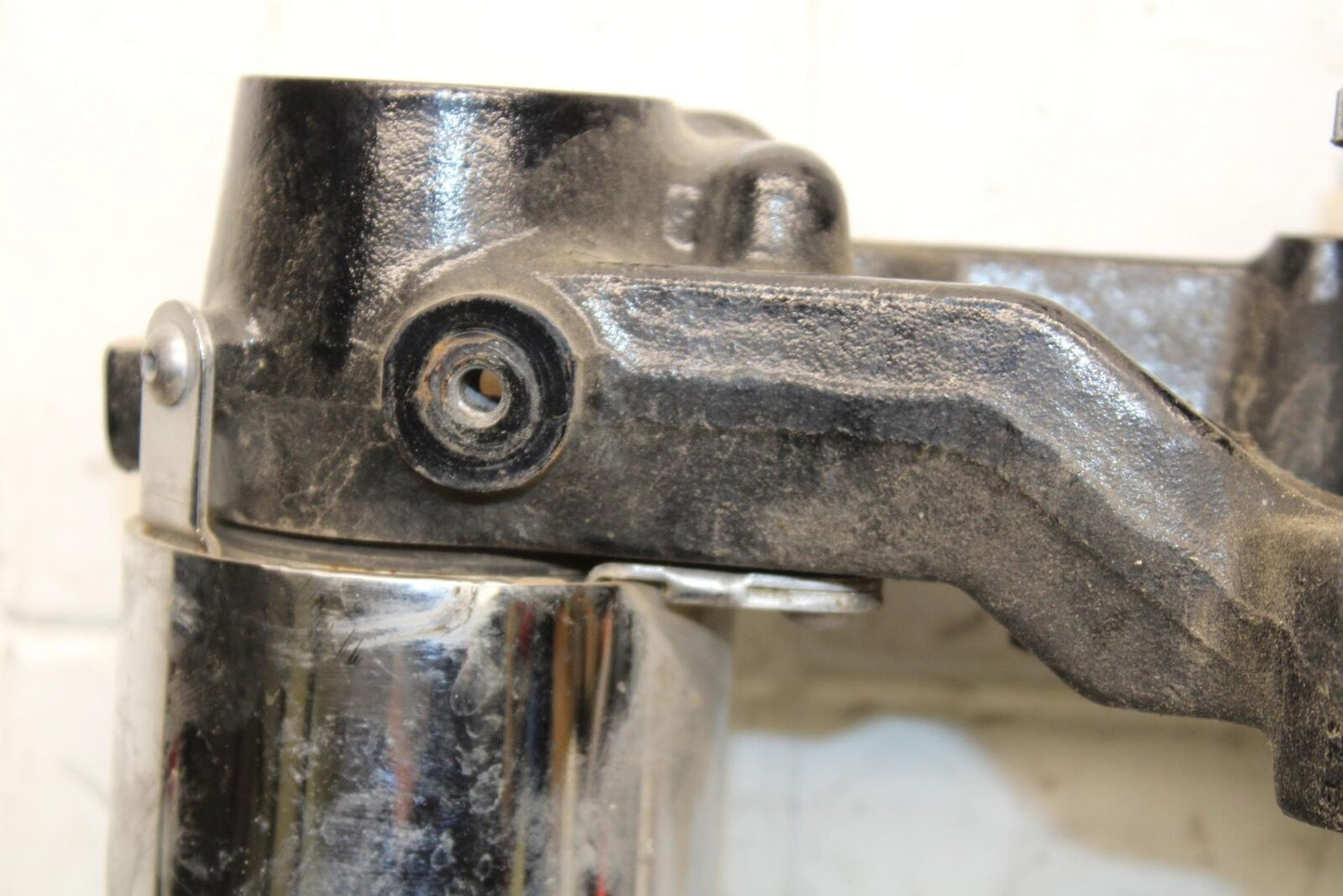 2005 Kawasaki Vulcan 1600 VN1600D Nomad FRONT LOWER TRIPLE TREE STEM BB556