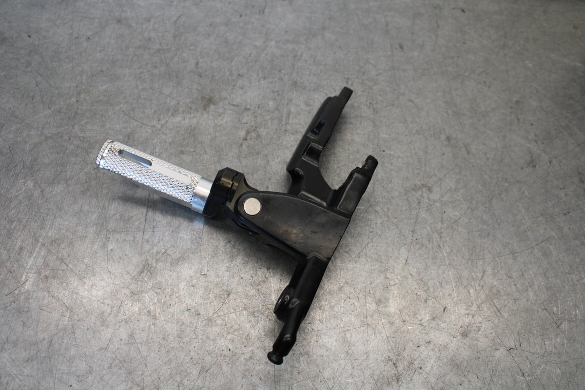 19-21 TRIUMPH SPEED TWIN 1200 RIGHT REARSET REAR SET DRIVER FOOT PEG BB653