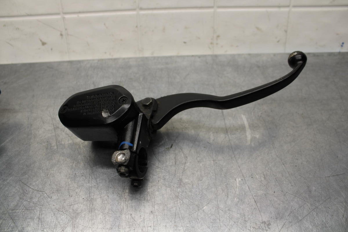 20 KAWASAKI Z400 ER400 ABS FRONT BRAKE MASTER CYLINDER w/ LEVER BB586