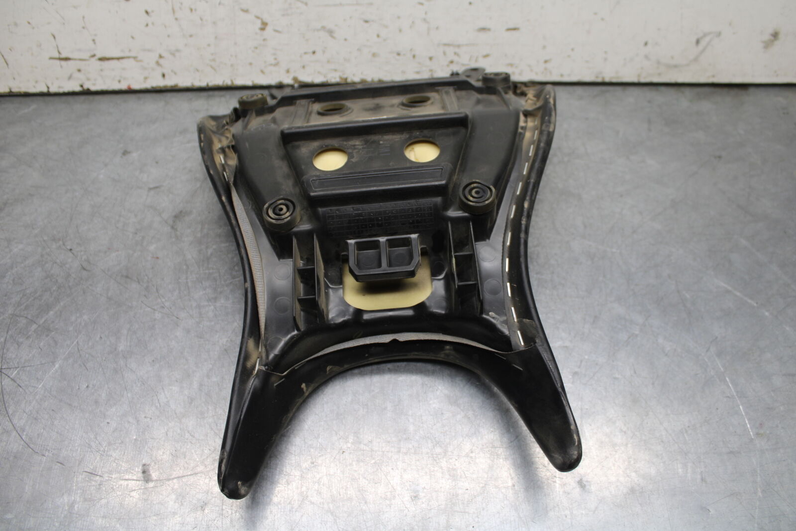 19-24 YAMAHA R3 FRONT DRIVERS SEAT PAD SADDLE PILLION BB736