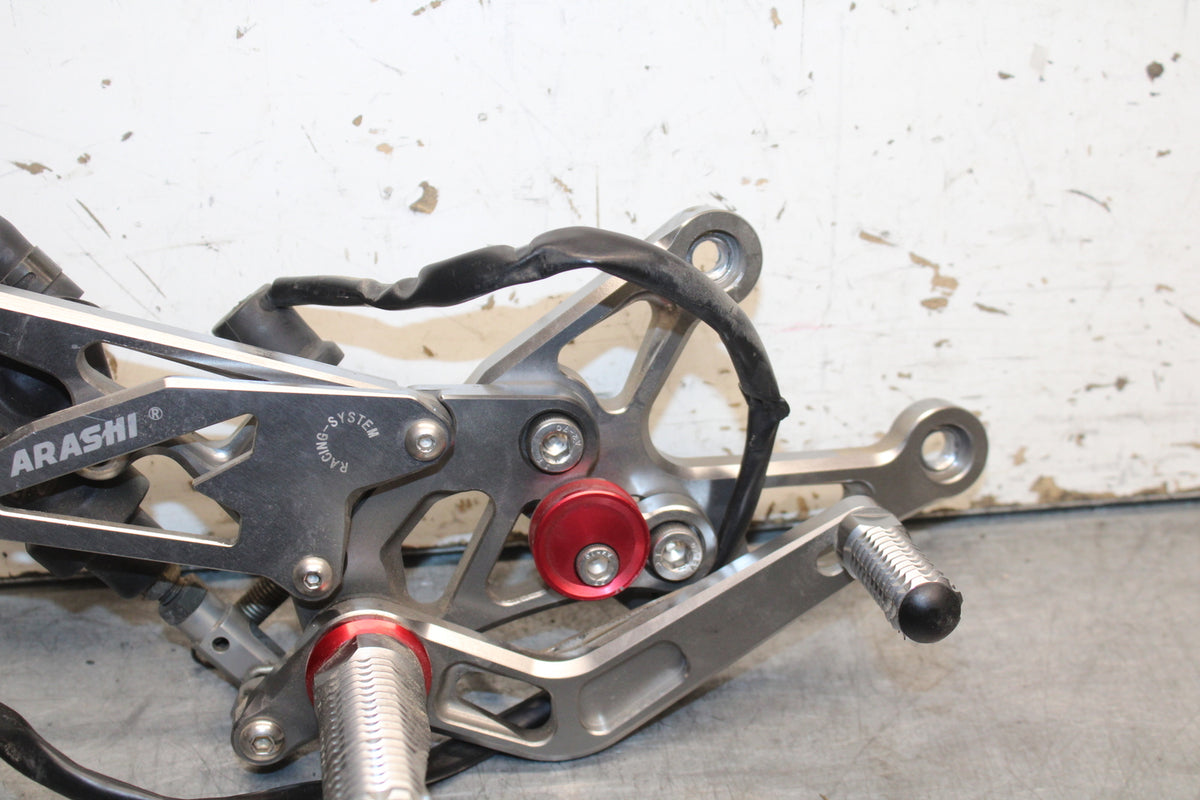 07-08 YAMAHA YZF R1 RIGHT REARSET REAR SET DRIVER FOOT PEG REST STOP BB724