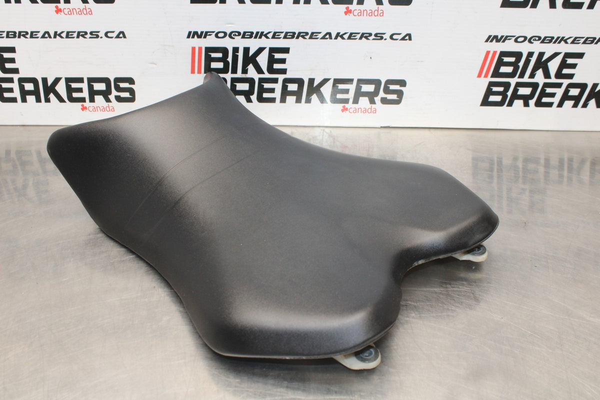 07 YAMAHA YZF R1 FRONT DRIVERS SEAT PAD SADDLE PILLION BB826