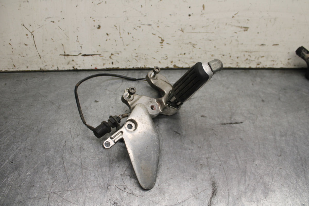 96-07 YAMAHA YZF600R RIGHT REARSET REAR SET DRIVER FOOT PEG REST STOP  BB746