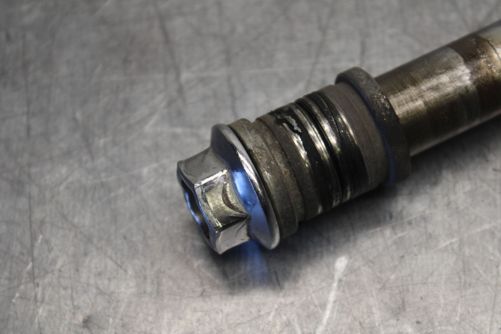05-06 YAMAHA ROYAL STAR FRONT WHEEL RIM AXLE PIVOT BOLT BB697
