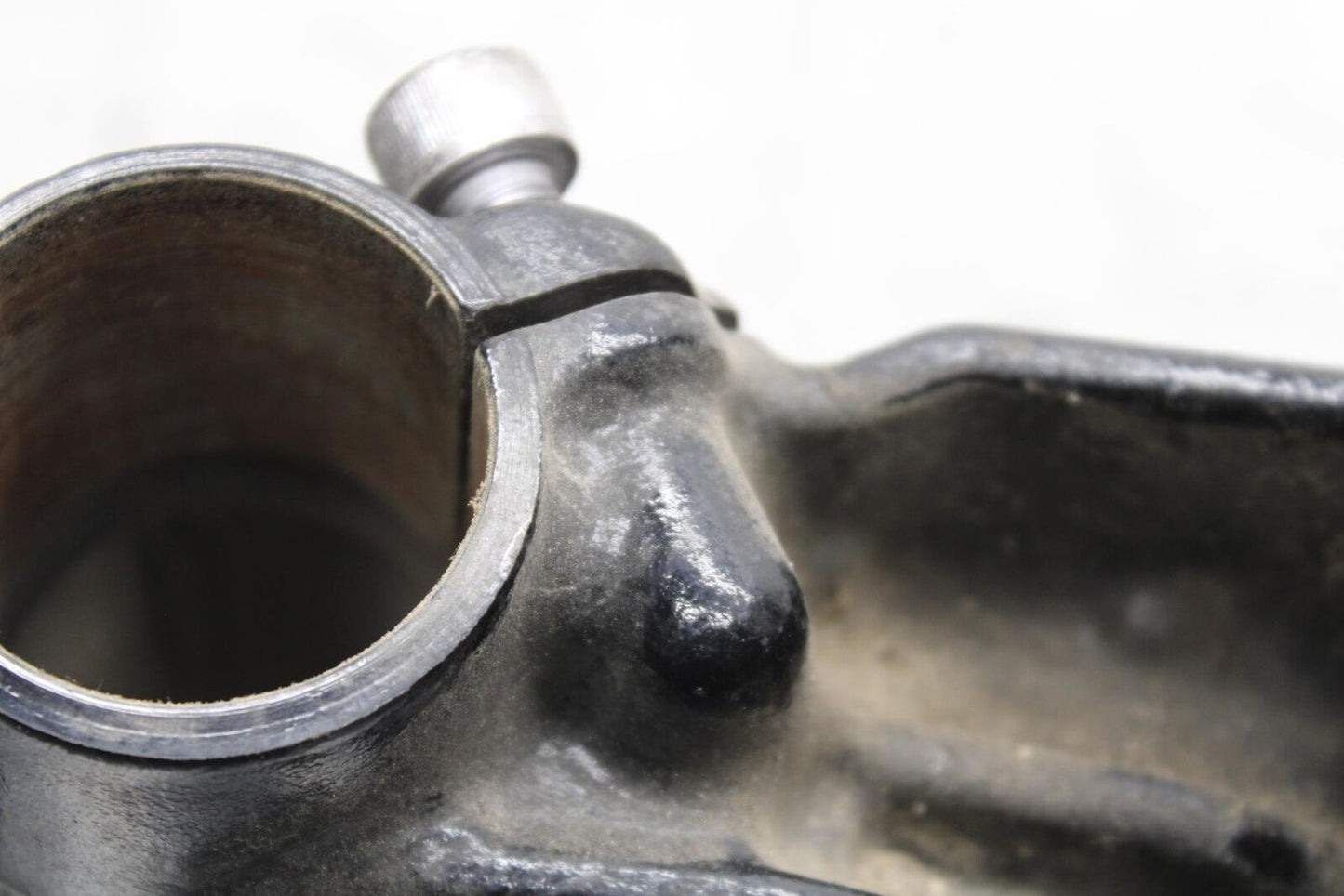 2005 Kawasaki Vulcan 1600 VN1600D Nomad FRONT LOWER TRIPLE TREE STEM BB556