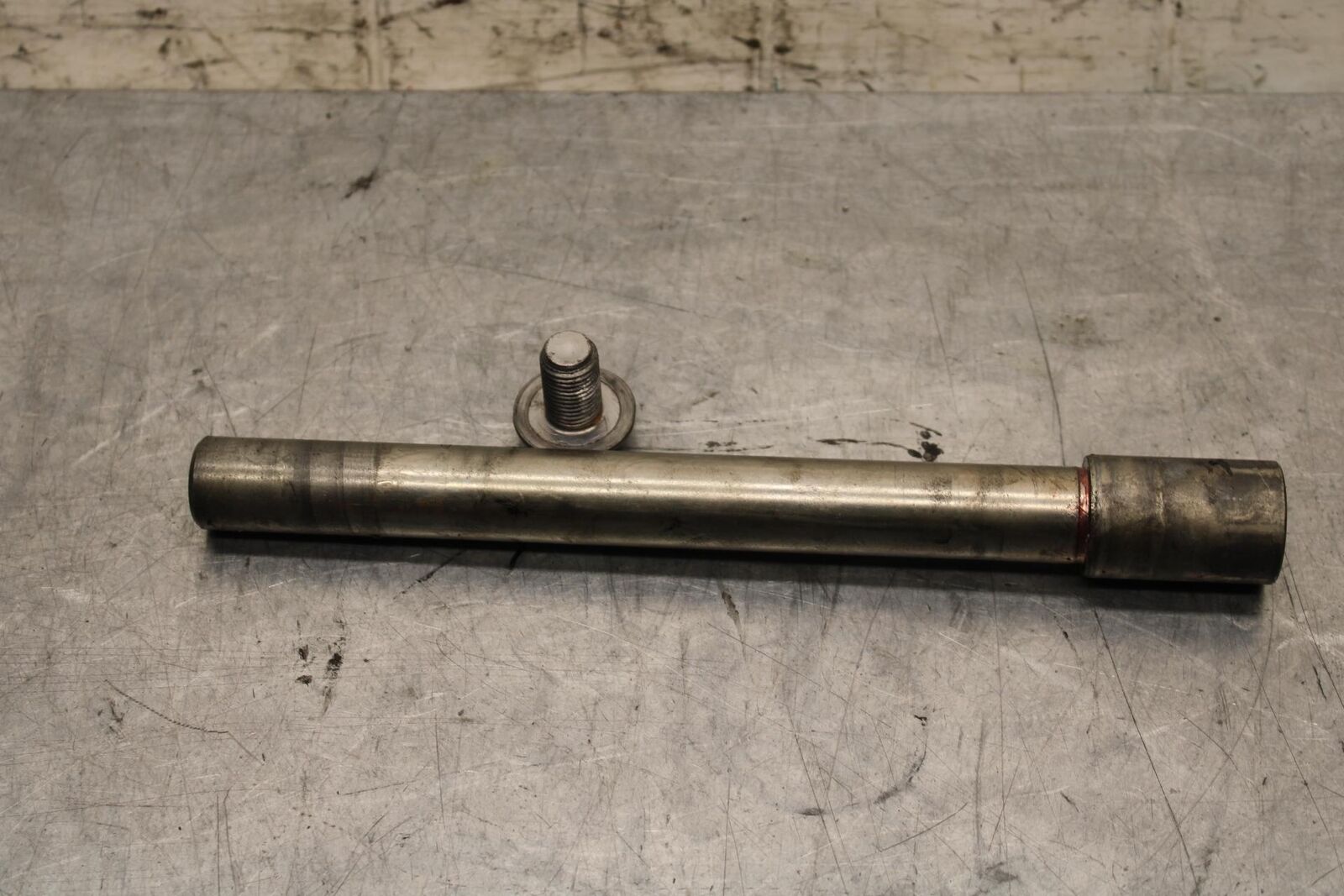 2006 Yamaha YZF R6 FRONT WHEEL RIM AXLE PIVOT BOLT 2C0-25181-00-00 BB560