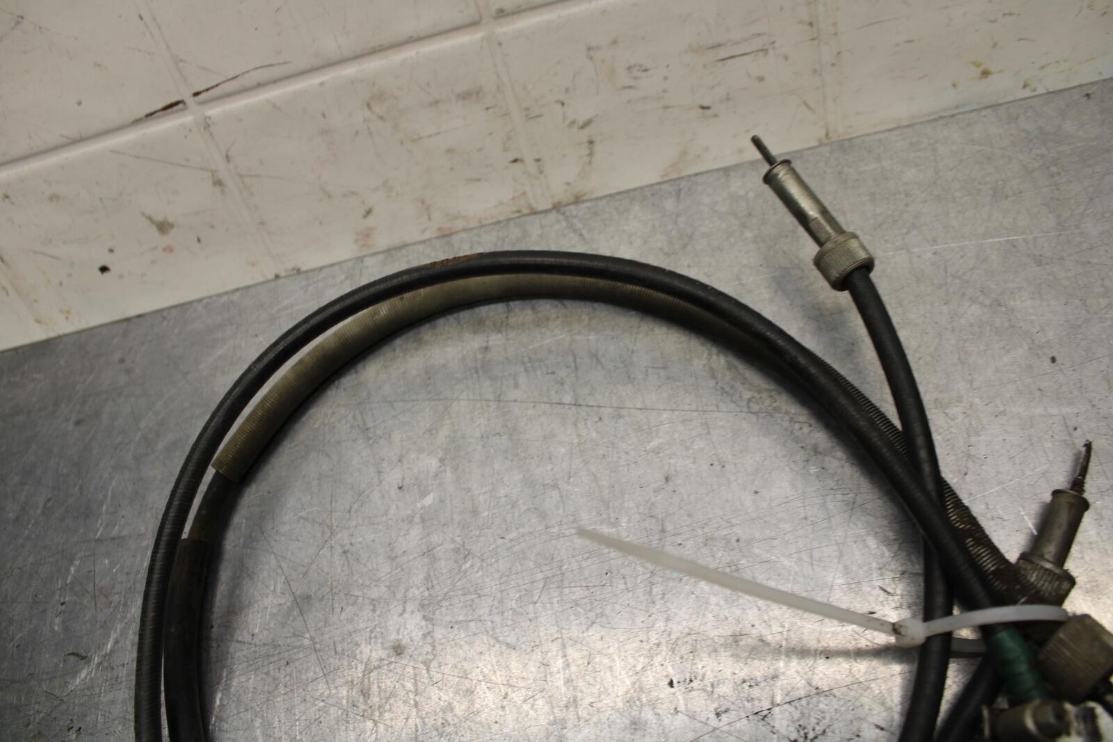 75 SUZUKI GT 550 SPEEDOMETER DRIVE SPEEDO LINE BB72