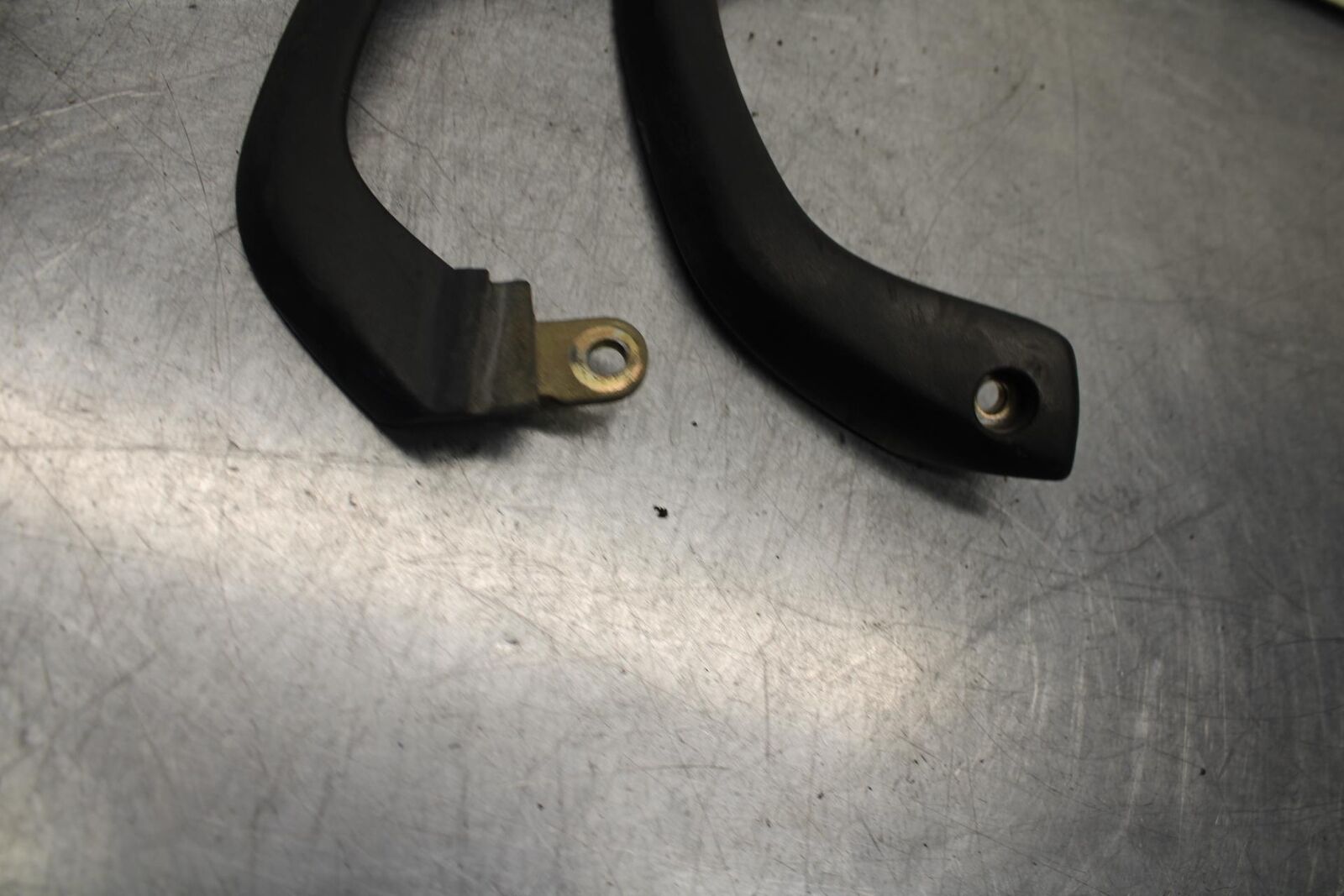 1995 Suzuki RF600R PASSENGER REAR SEAT GRAB BAR HANDLE SET BB615