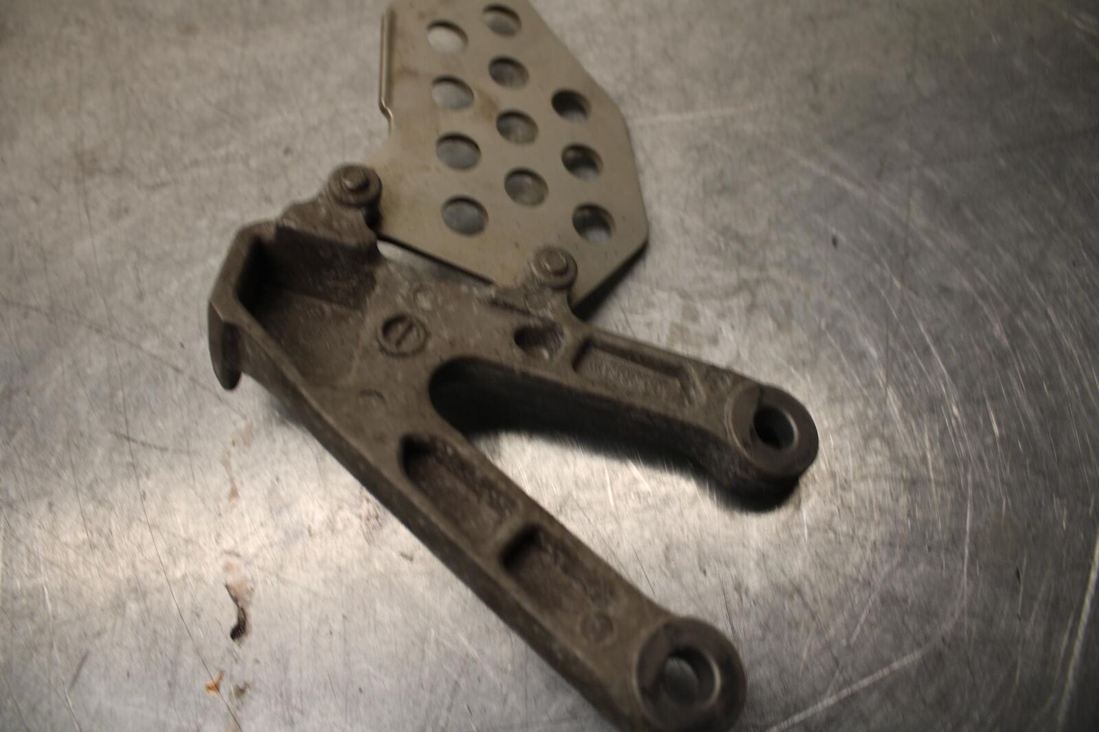 03-04 HONDA CBR600RR LEFT REARSET REAR SET DRIVER FOOT PEG BRACKET MOUNT BB614