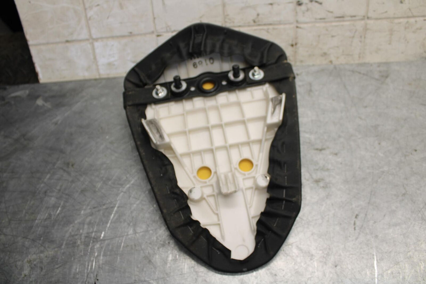 2008 Kawasaki Ninja ZX10R  REAR BACK PASSENGER TANDEM SEAT PAD SADDLE BB524