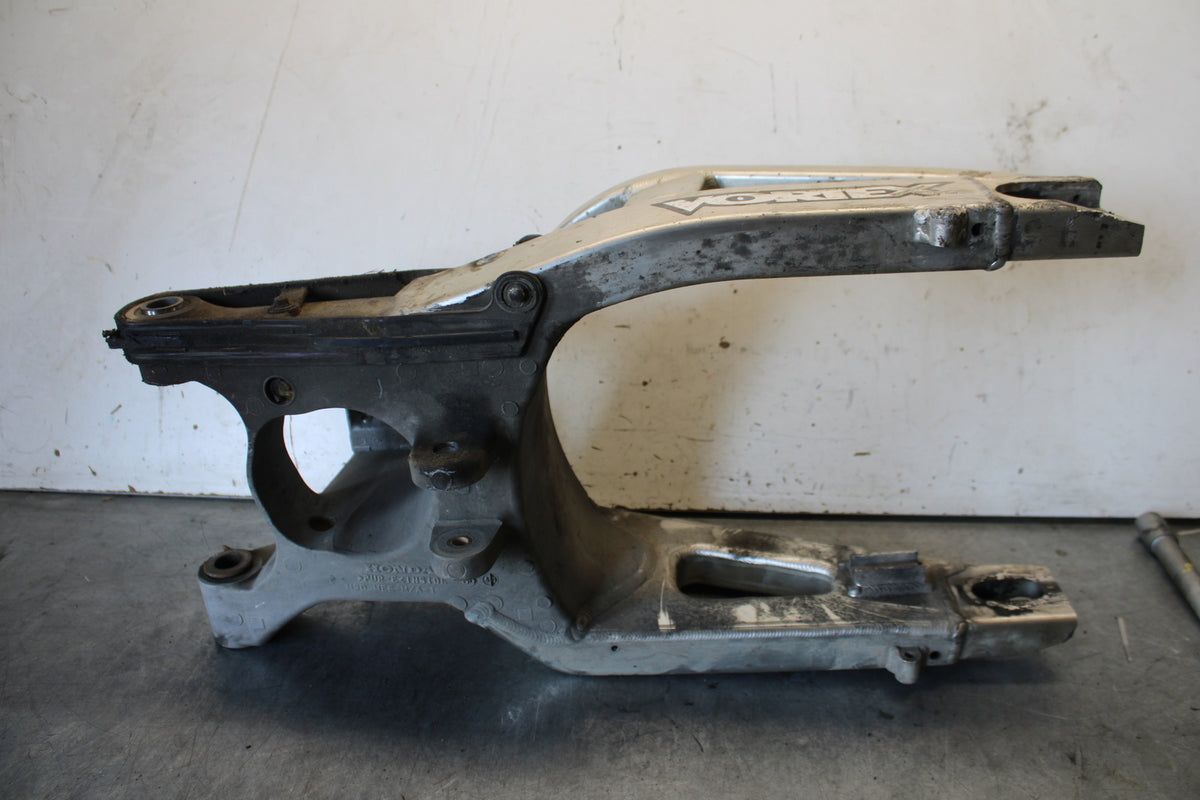 03-04 HONDA CBR600RR REAR SWINGARM BACK SUSPENSION SWING ARM BB661