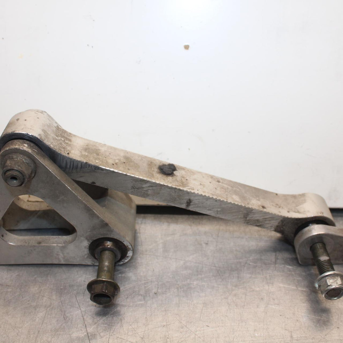 2007 Yamaha YZF R1 REAR DOGBONE SHOCK LINKAGE LINK BB83