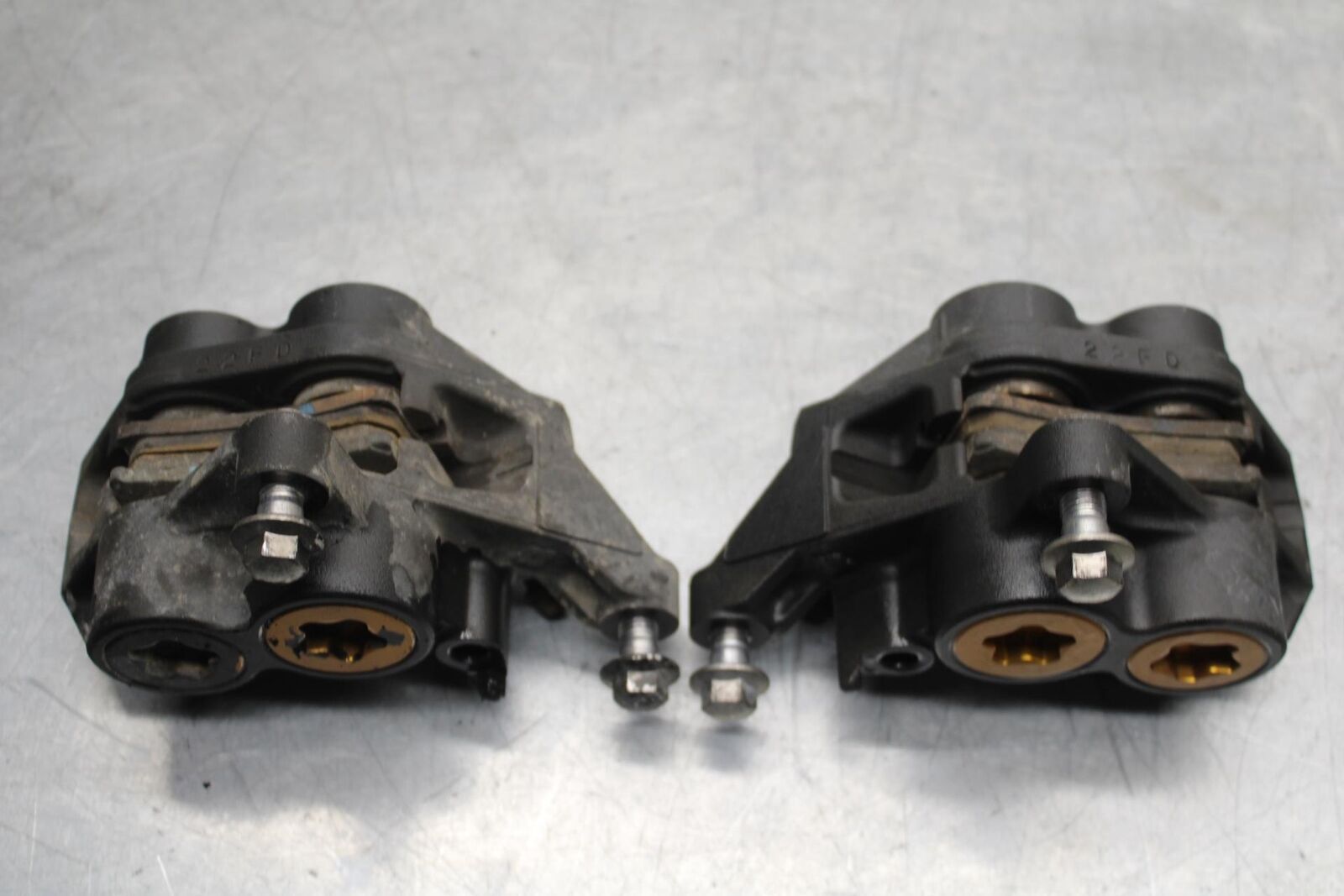 2012 Yamaha FZ8 RIGHT LEFT FRONT BRAKE CALIPER SET PAIR CALIPERS BB550