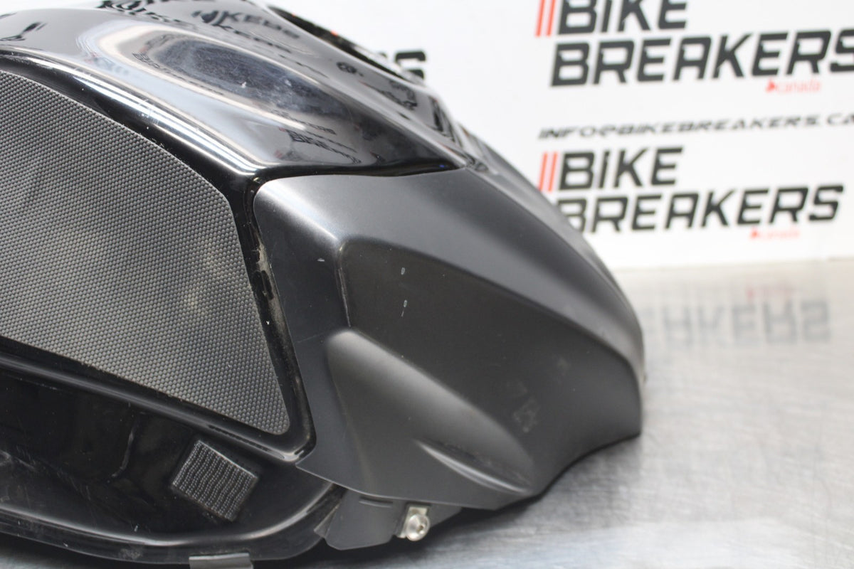 09 SUZUKI GSXR1000 GAS TANK FUEL CELL PETROL RESERVOIR BB777