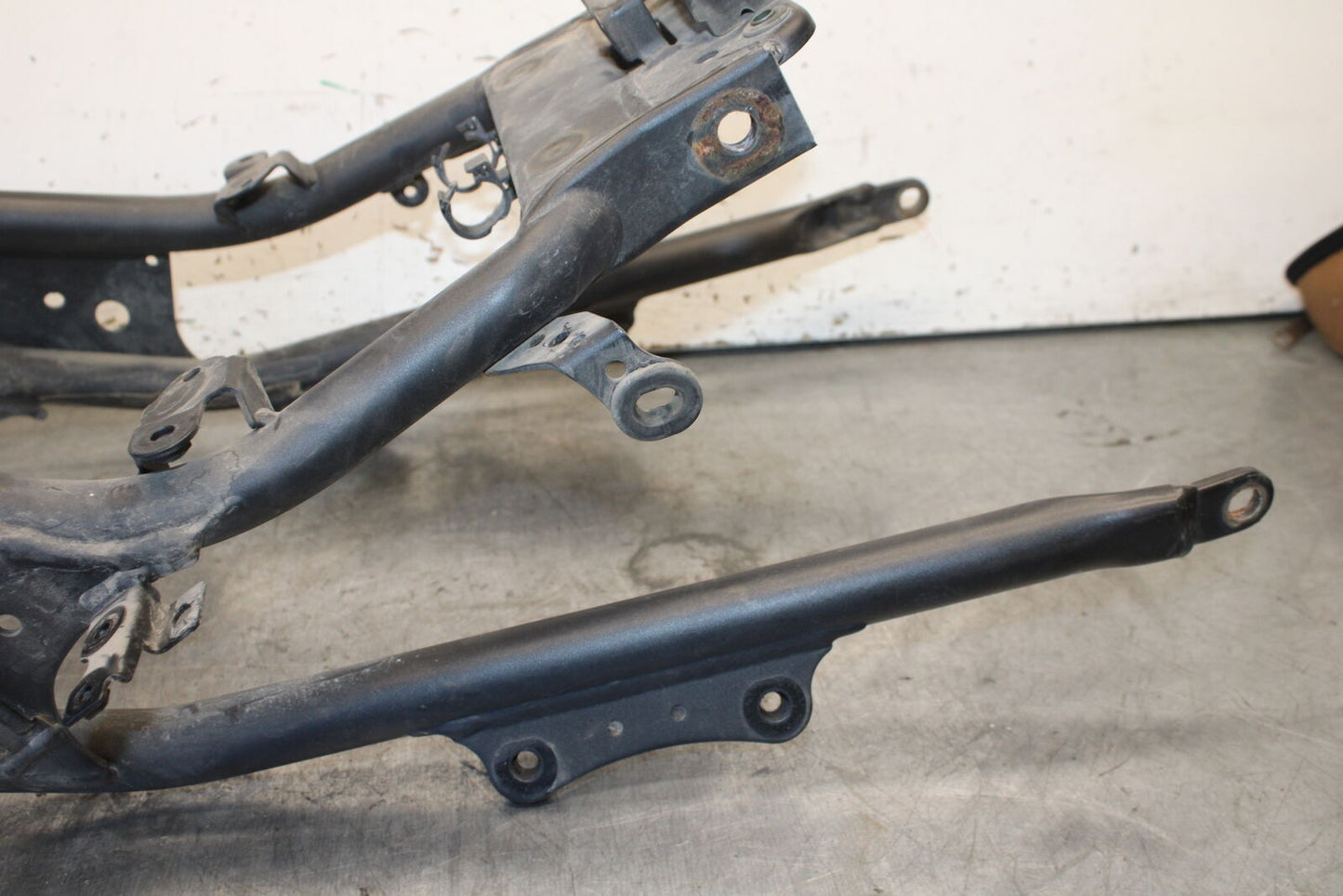 07-09 YAMAHA FZ6 REAR SUBFRAME BACK SUB FRAME 4S8-21190-09-00 BB713