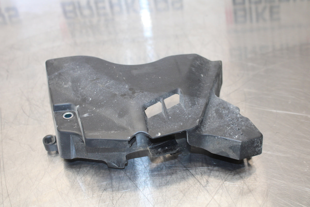 23 YAMAHA YZF R3 ENGINE SPROCKET COVER BB147