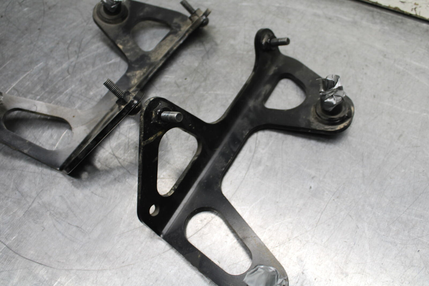 14 HONDA CTX1300A SADDLEBAG CASE MOUNTING BRACKET MOUNT BB732