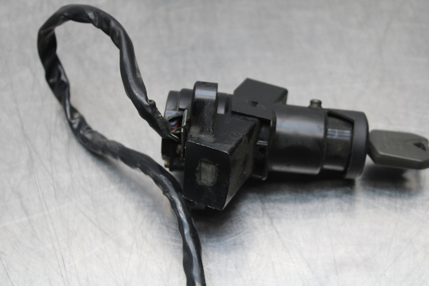 04-05 KAWASAKI NINJA ZX10R IGNITION LOCK KEY SET W/ GAS CAP AND SEAT LOCK BB163