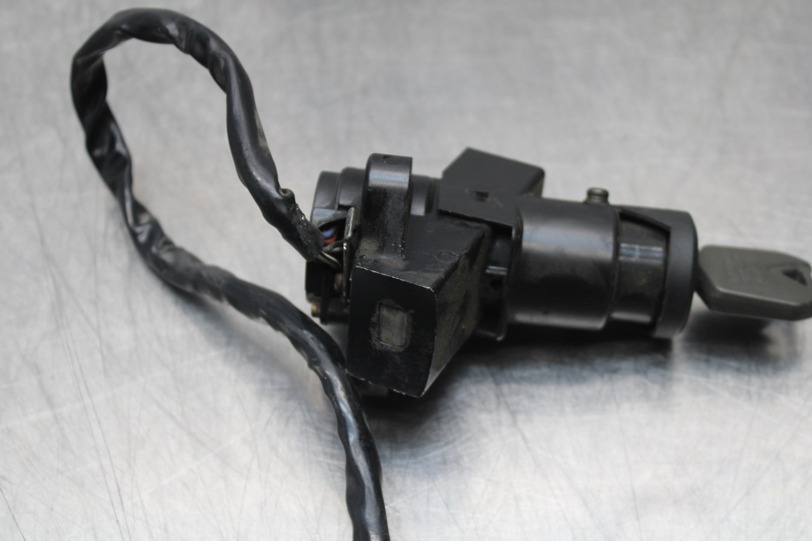 04-05 KAWASAKI NINJA ZX10R IGNITION LOCK KEY SET W/ GAS CAP AND SEAT LOCK BB163