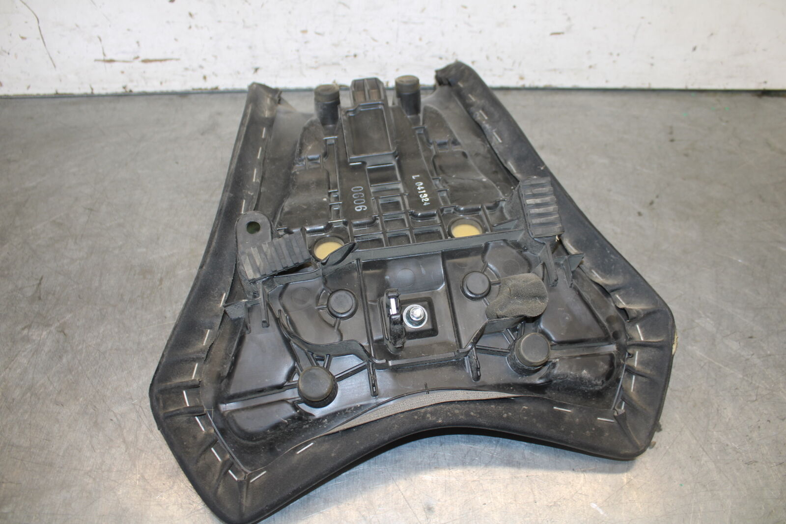 19-23 KAWASAKI NINJA ZX6R FRONT DRIVERS SEAT PAD SADDLE PILLION BB701