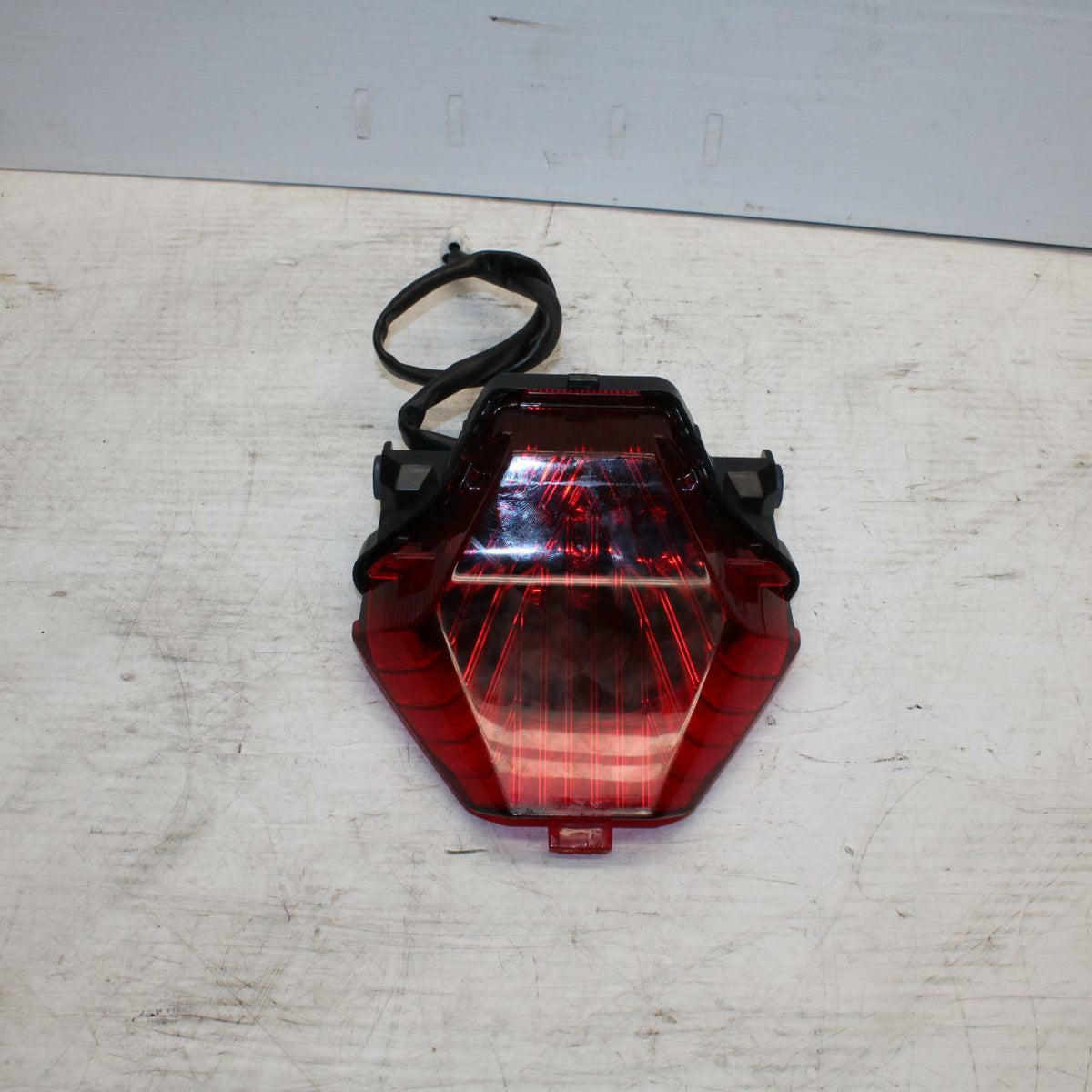 15-17 YAMAHA YZF R3 REAR TAIL TAILLIGHT BACK BRAKE LIGHT 1WD-H4710-00-00 BB293