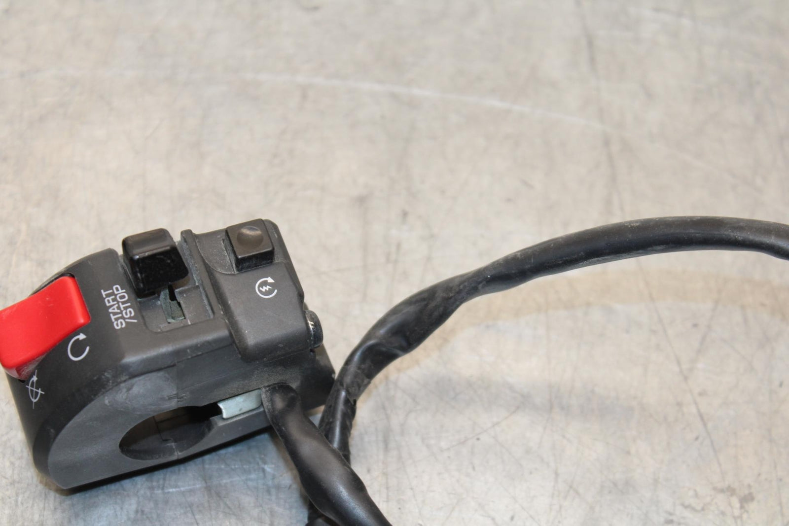 16-20 KAWASAKI ZX10R RIGHT CLIP ON HANDLE KILL OFF START SWITCH  BB591