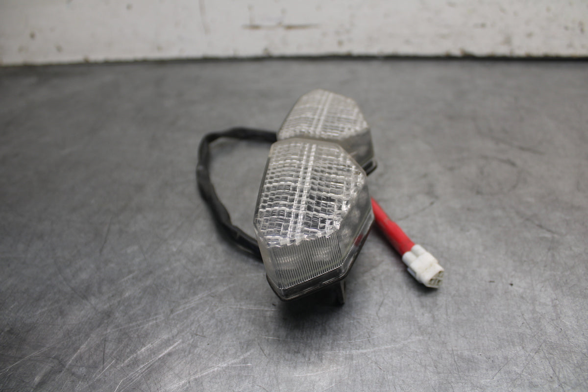 08-09 YAMAHA YZF R6S REAR TAIL TAILLIGHT BACK BRAKE LIGHT  BB690