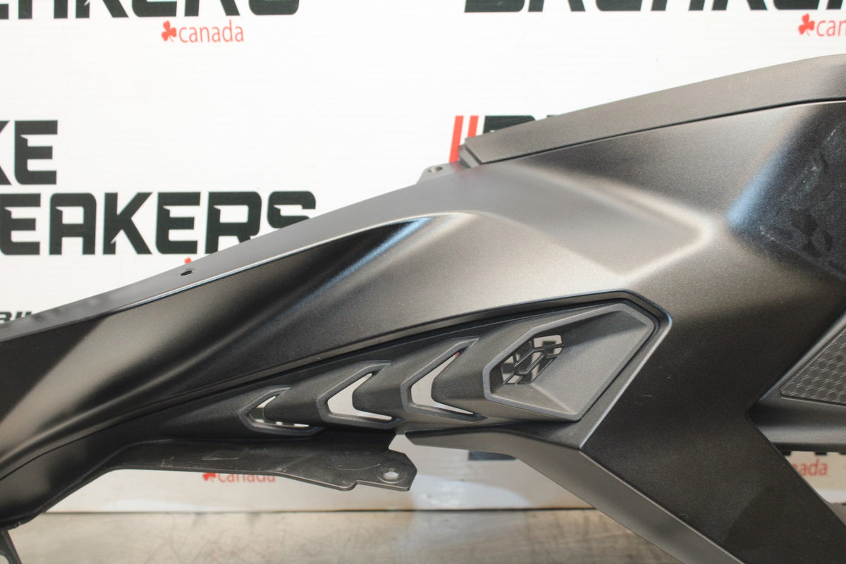 23-26 KAWASAKI NINJA ZX4RR LEFT FRONT UPPER MID SIDE FAIRING COWL PLASTIC BB00