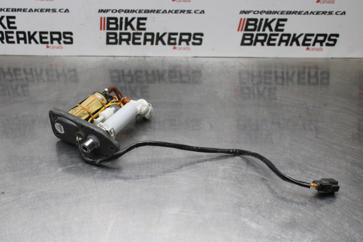 09 HARLEY-DAVIDSON SPORTSTER 1200 CUSTOM XL1200C FUEL GAS PUMP BB776