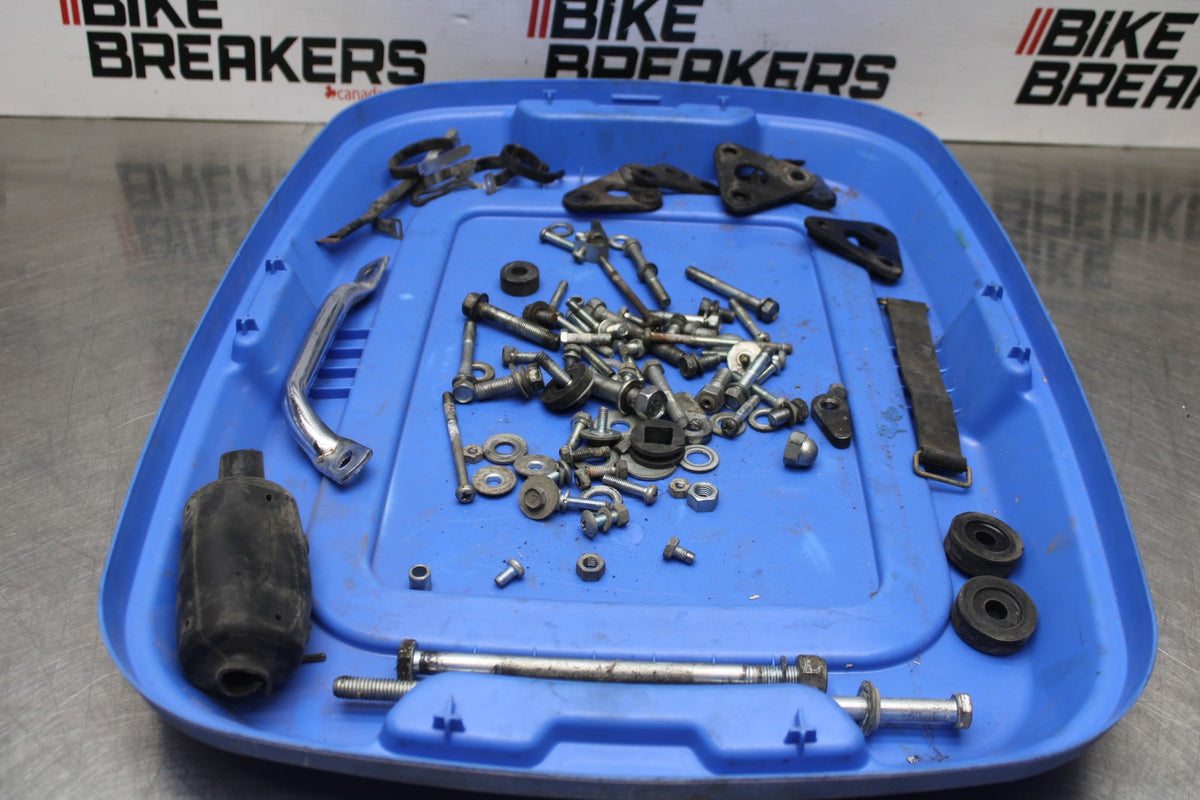 77 SUZUKI GS750 LEFTOVER MOUNTING BOLTS HARDWARE MOTOR SCREWS BB779