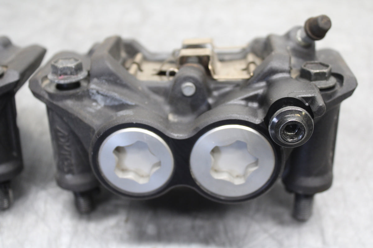22-24 YAMAHA XSR900 RIGHT LEFT FRONT BRAKE CALIPER SET PAIR CALIPERS BB710